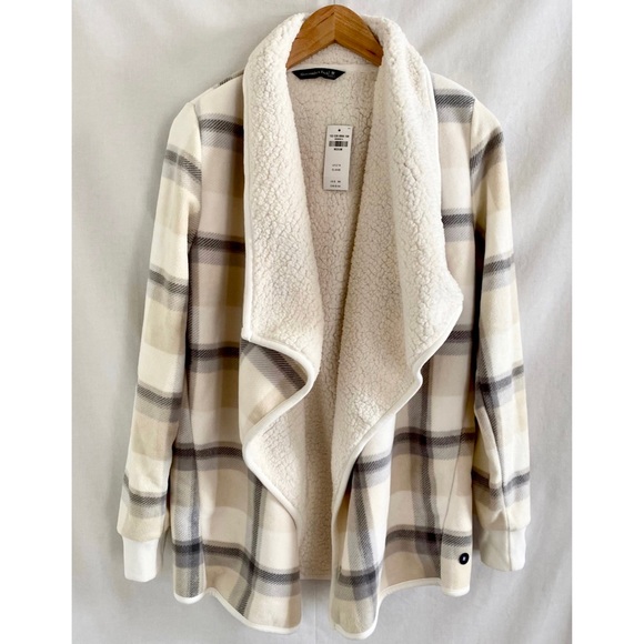 Abercrombie & Fitch Sweaters - NWT Abercrombie & Fitch Sherpa Lined Cardigan M